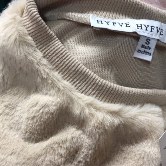 Hyfve Hyfve Hyfve Crop Fleece Top - Picture 7 of 13